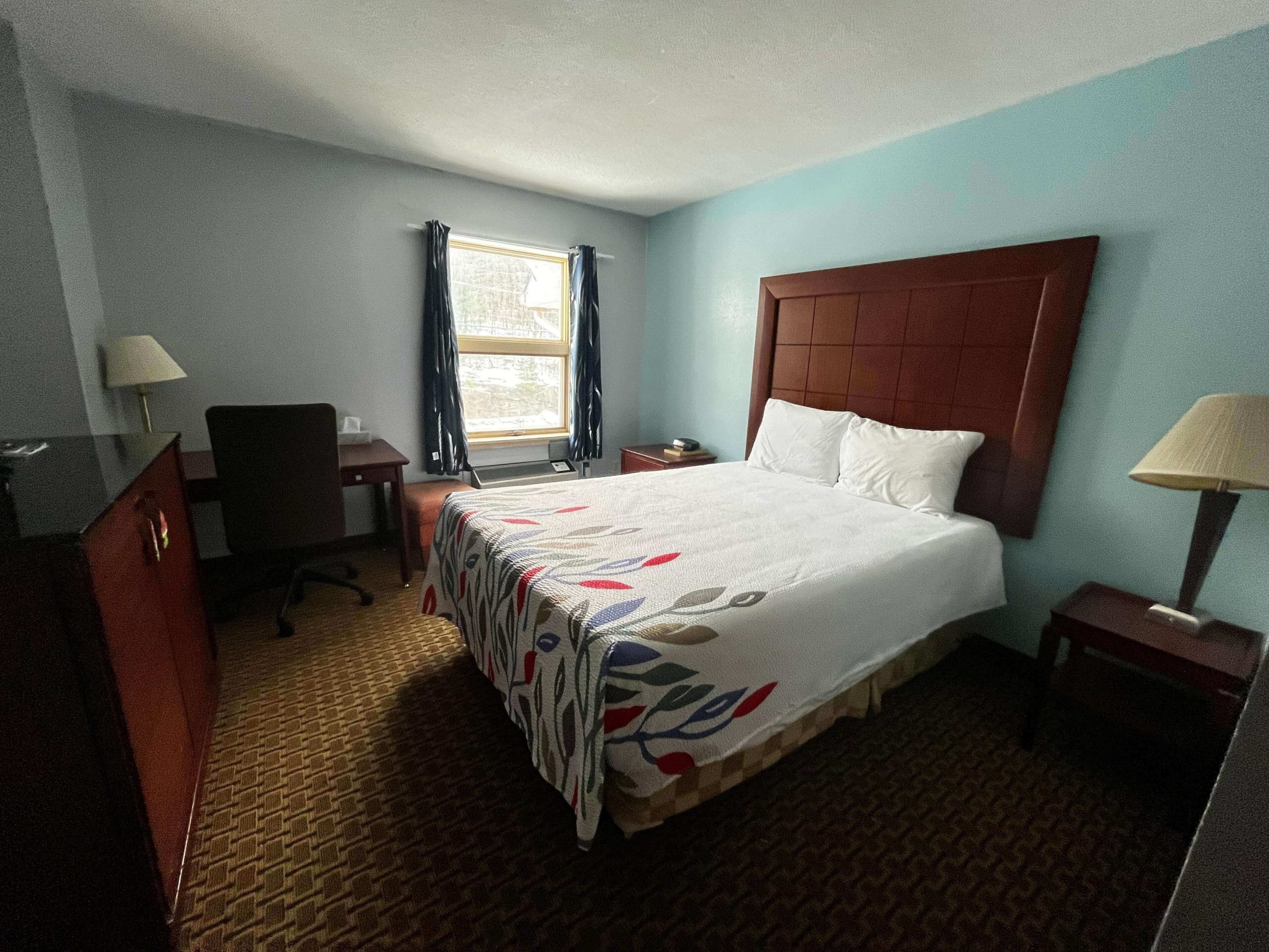Copy of Queen Bed Two Kitchen Suites