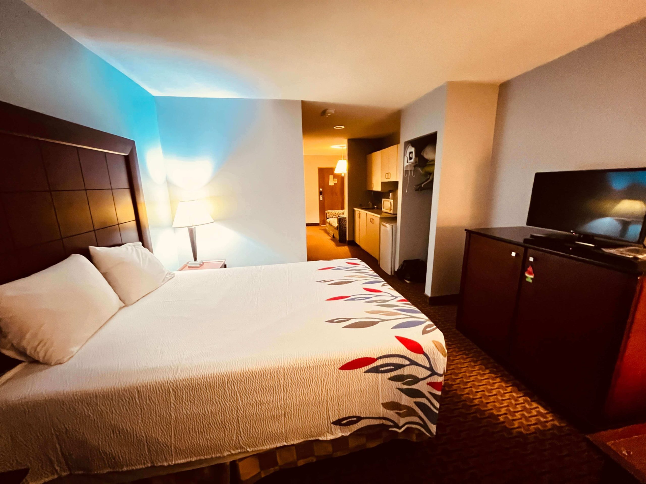 Copy of Queen Bed with Kitchen
